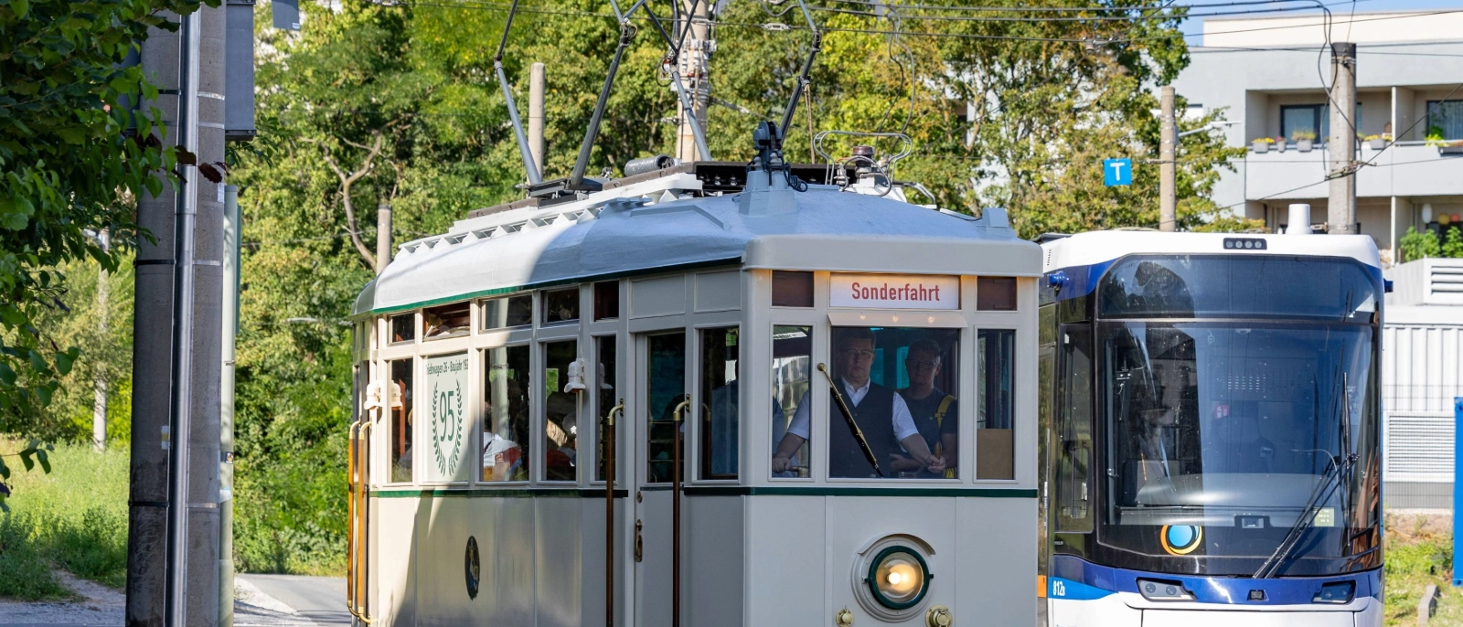 Triebwagen 26 unterwegs während der Jubiläumsfahrt des Jenaer Nahverkehrs