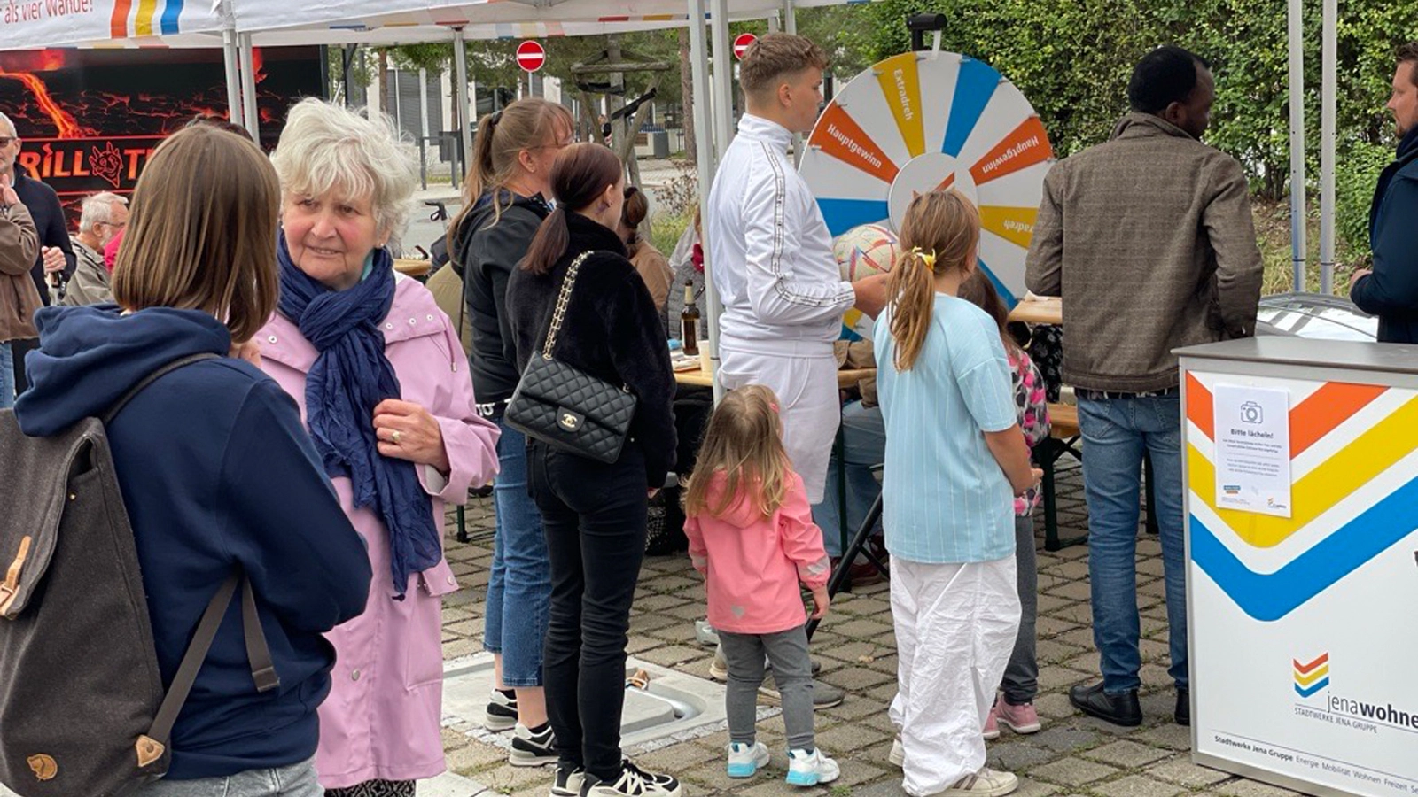 Personen auf dem Mieterfest des Smarten Quartiers 2024 in Jena-Lobeda