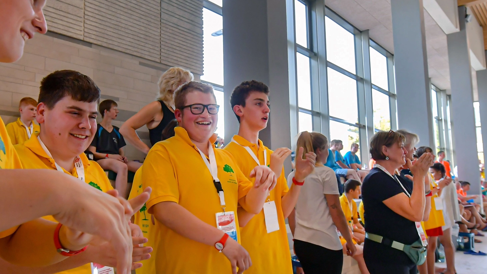 Athletinnen und Athleten beim Wettkampf im 