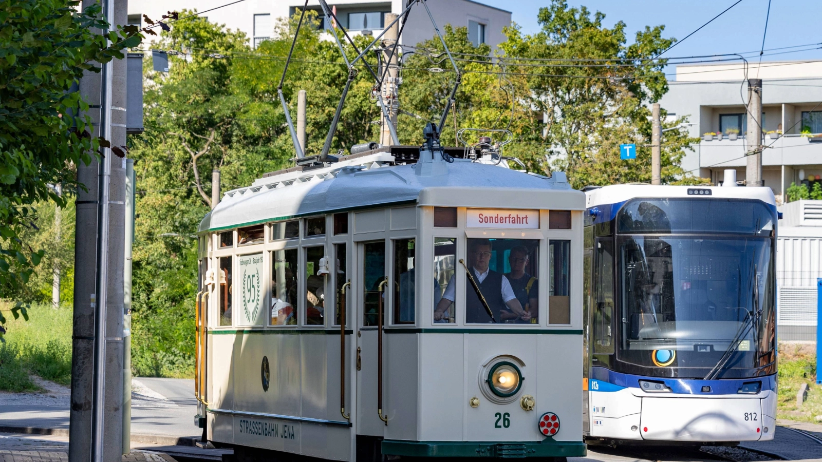 Triebwagen 26 unterwegs während der Jubiläumsfahrt des Jenaer Nahverkehrs