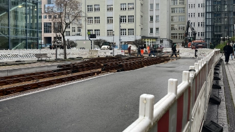 Ernst-Abbe-Platz: Bauarbeiten für die Straßenbahn verlängern sich