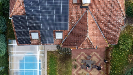 Vom Hausarzt zum Stromerzeuger: Photovoltaikanlage auf dem Praxishaus in Kapellendorf Vom Hausarzt zum Stromerzeuger: Photovoltaikanlage auf dem Praxishaus in Kapellendorf