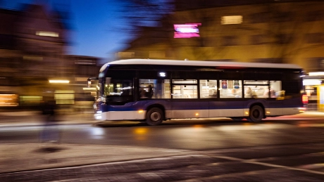 Mit Bus und Bahn zur Langen Nacht der Wissenschaften  