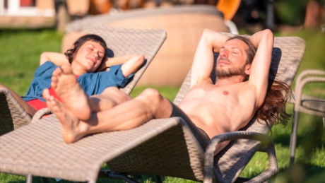 Ihr Sommer-Wellness-Deal:  Wellnessanwendung buchen & 2 Stunden Bade- und Saunaspaß gratis genießen