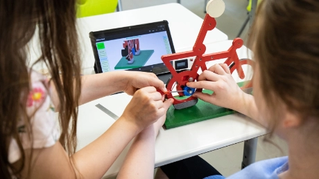 Technikbegeisterung und Nachhaltigkeit: Die 3D-Solartechniktage in Grundschulen starten 