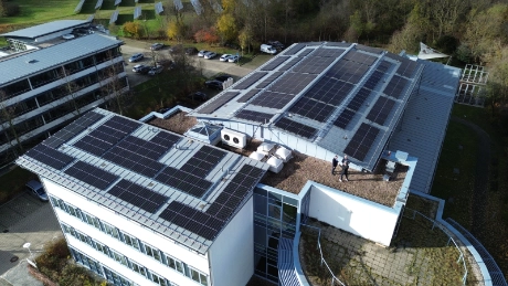 IHK senkt Stromkosten mit eigener PV-Anlage 