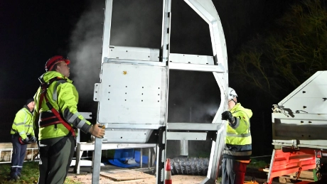 Einbau der ersten digital steuerbaren Kanalklappe hat begonnen