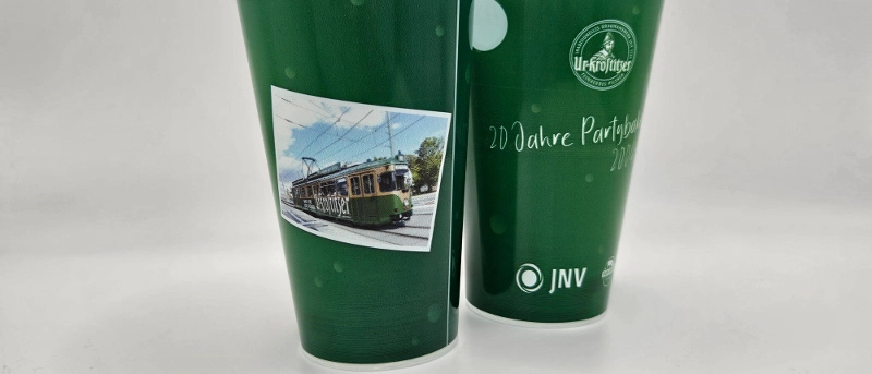 Eventbecher mit der Ur-Krostitzer Partybahn als Motiv.