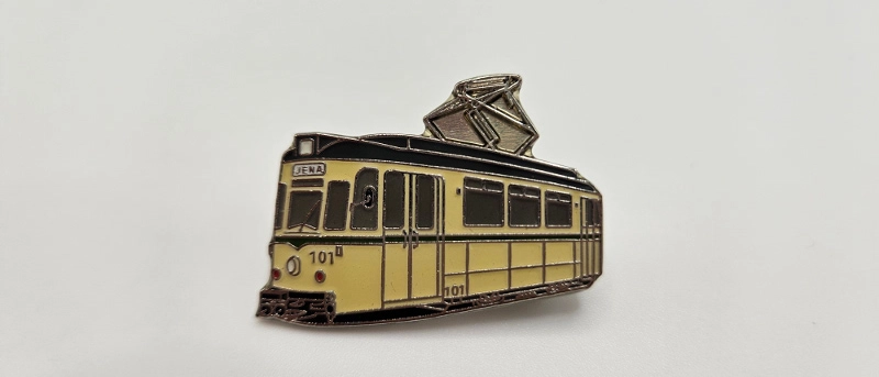 Ein Pin mit dem Triebwagen 101.